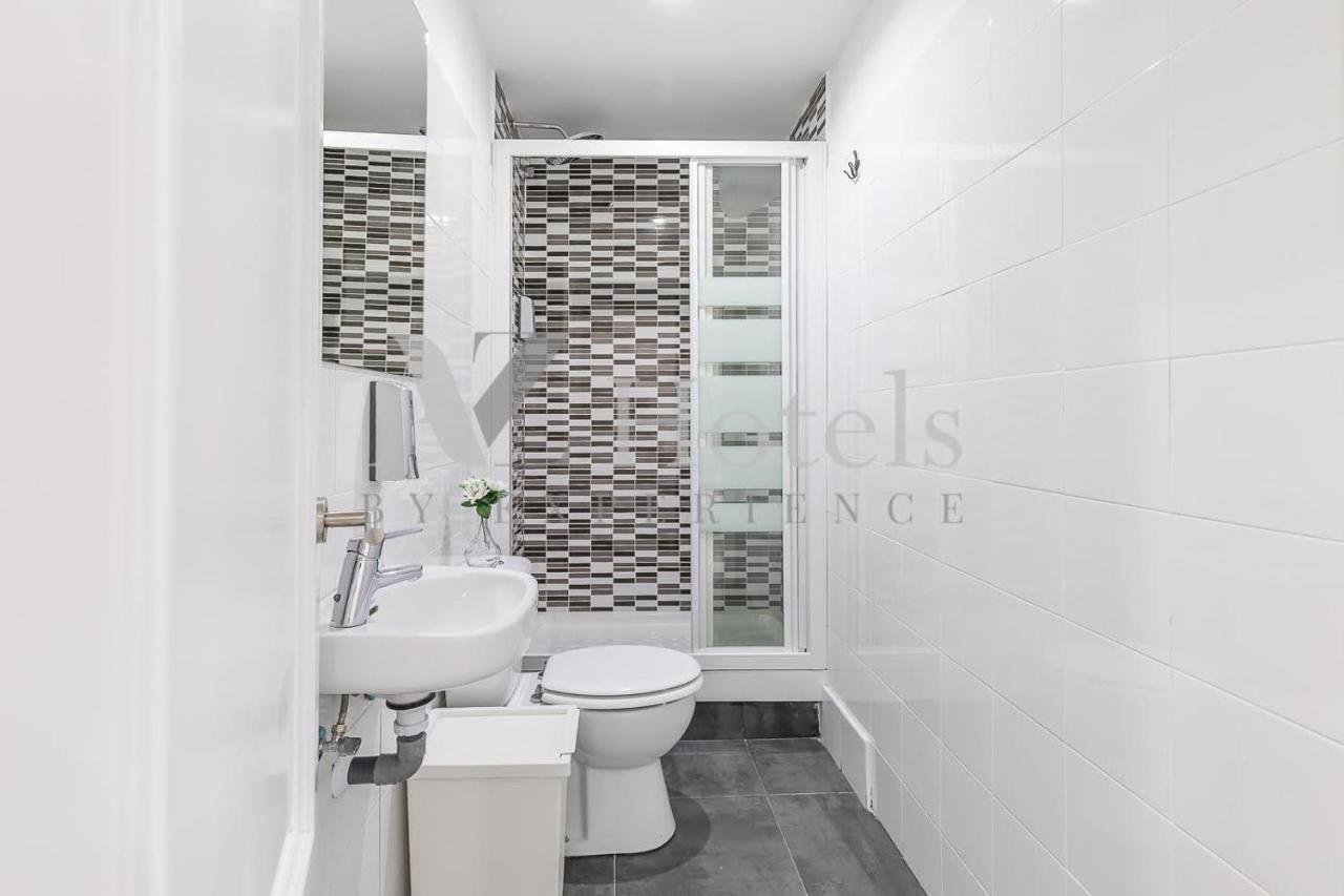 Ayz Sierra De Meira - Auto Check-In Property (Adults Only) Madrid Exteriör bild