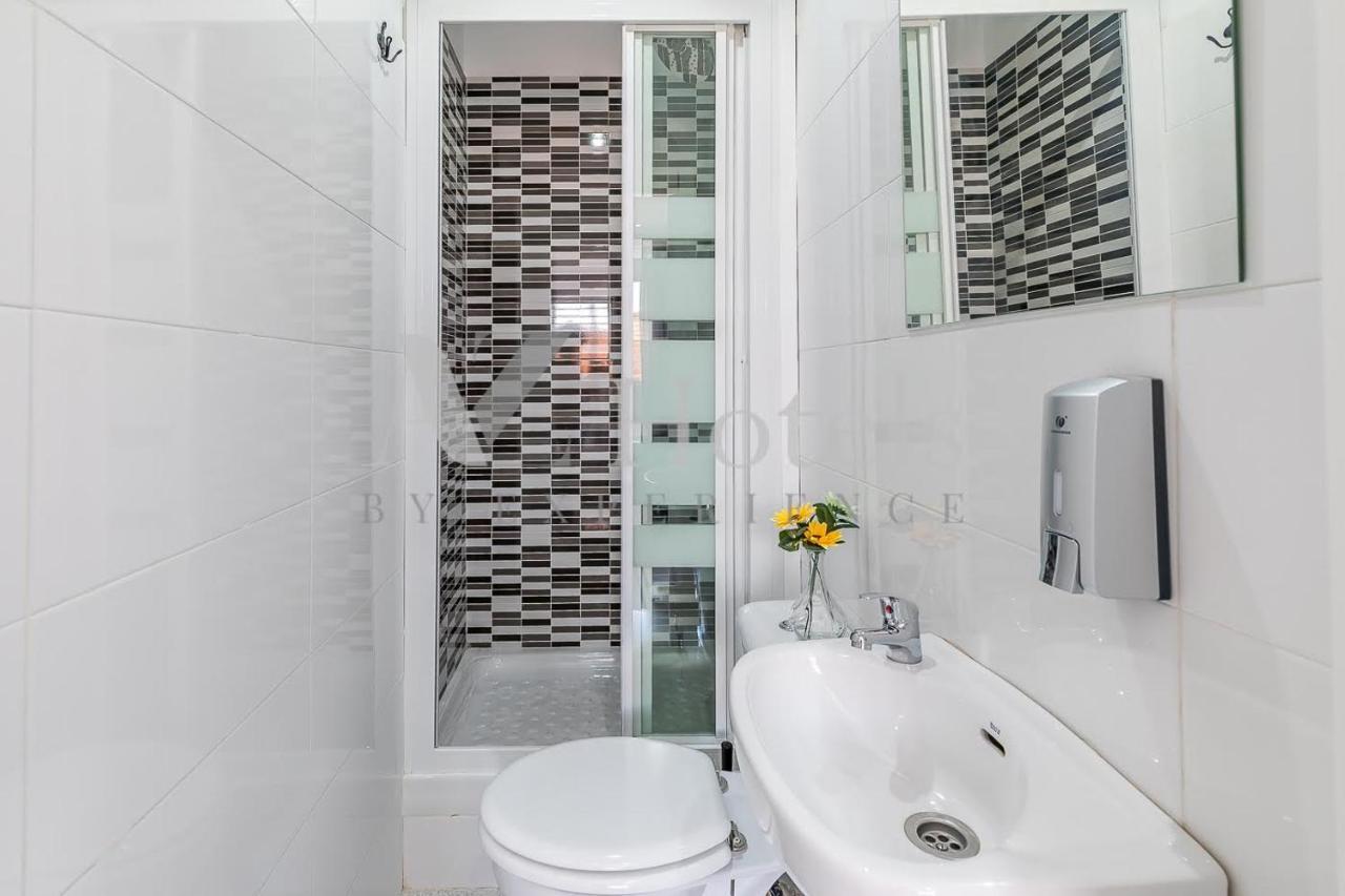 Ayz Sierra De Meira - Auto Check-In Property (Adults Only) Madrid Exteriör bild